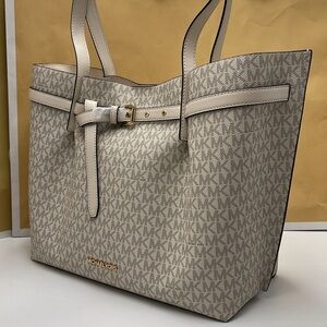 Michael Kors Emilia Large Logo Tote Bag 
COLOR LT CRM MULTI
NWT